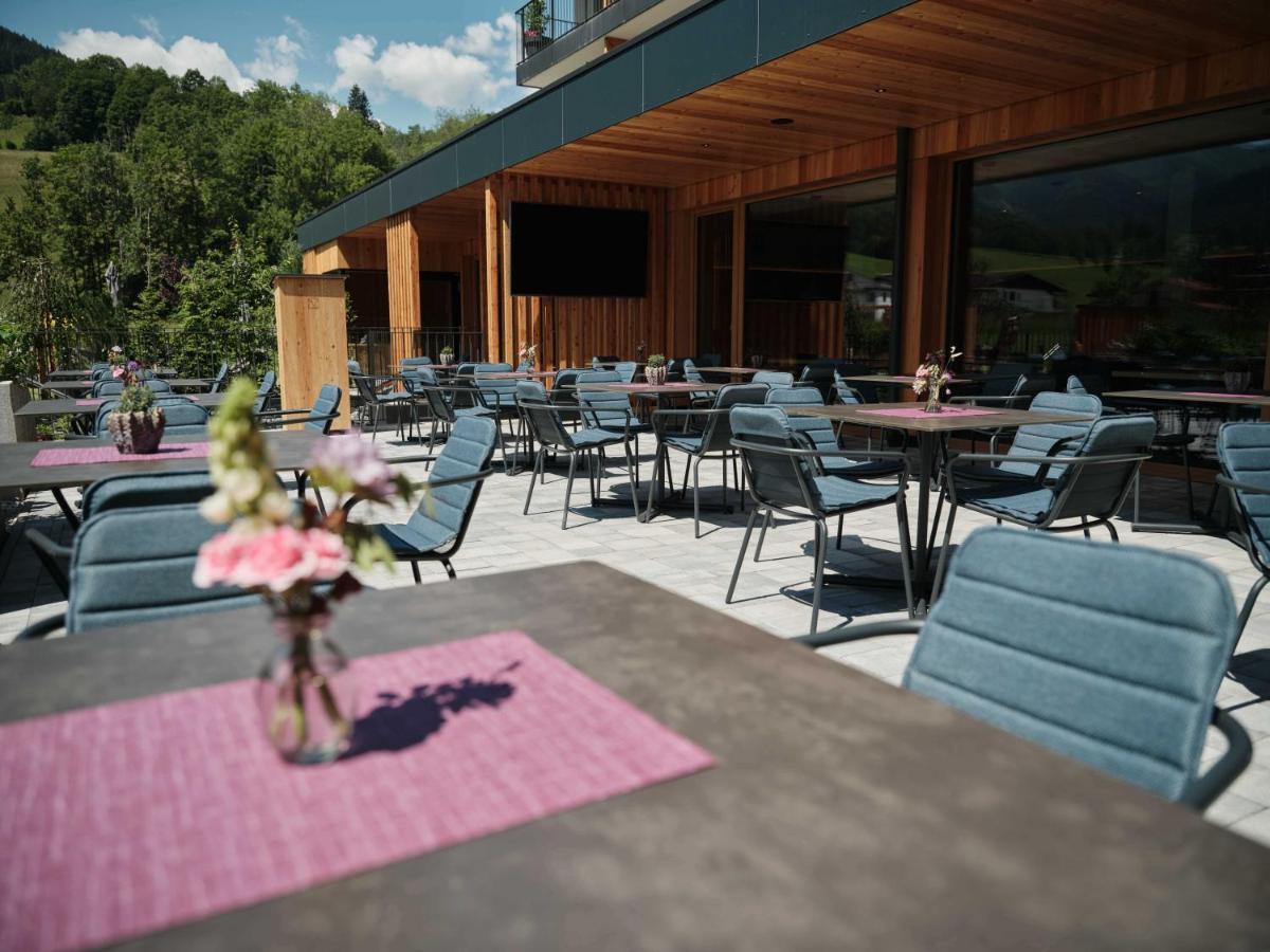 Wellness Und Brunch Morgenzeit Beheizter Naturpool Mit Sandstrand Genuss Fruehstueck Bis 13 Uhr Hochkoenig Sommercard Hotel Maria Alm am Steinernen Meer