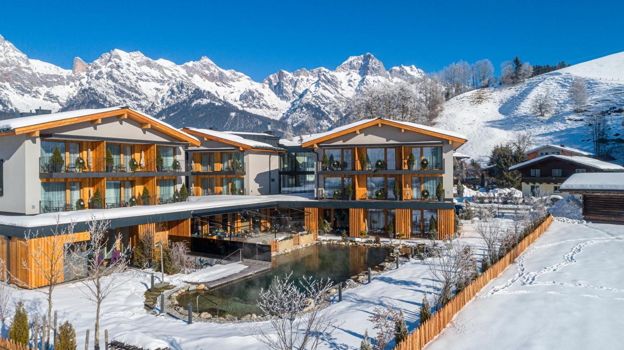 Hotel Wellness Und Brunch Morgenzeit Beheizter Naturpool Mit Sandstrand Genuss Fruehstueck Bis 13 Uhr Hochkoenig Sommercard Maria Alm am Steinernen Meer