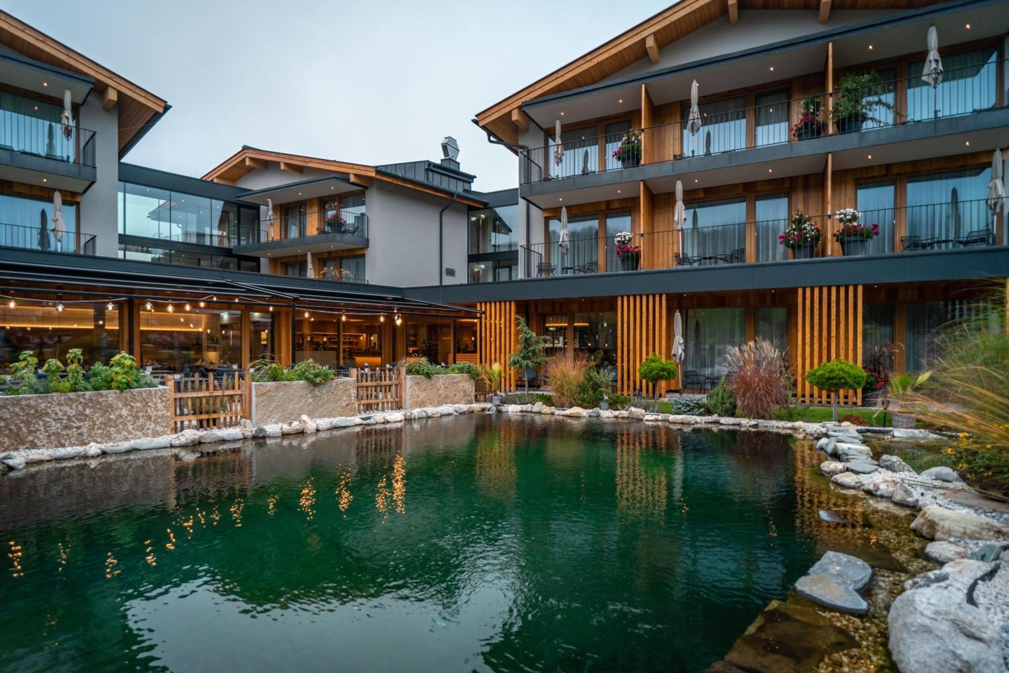 Wellness Und Brunch Morgenzeit Beheizter Naturpool Mit Sandstrand Genuss Fruehstueck Bis 13 Uhr Hochkoenig Sommercard 3*
