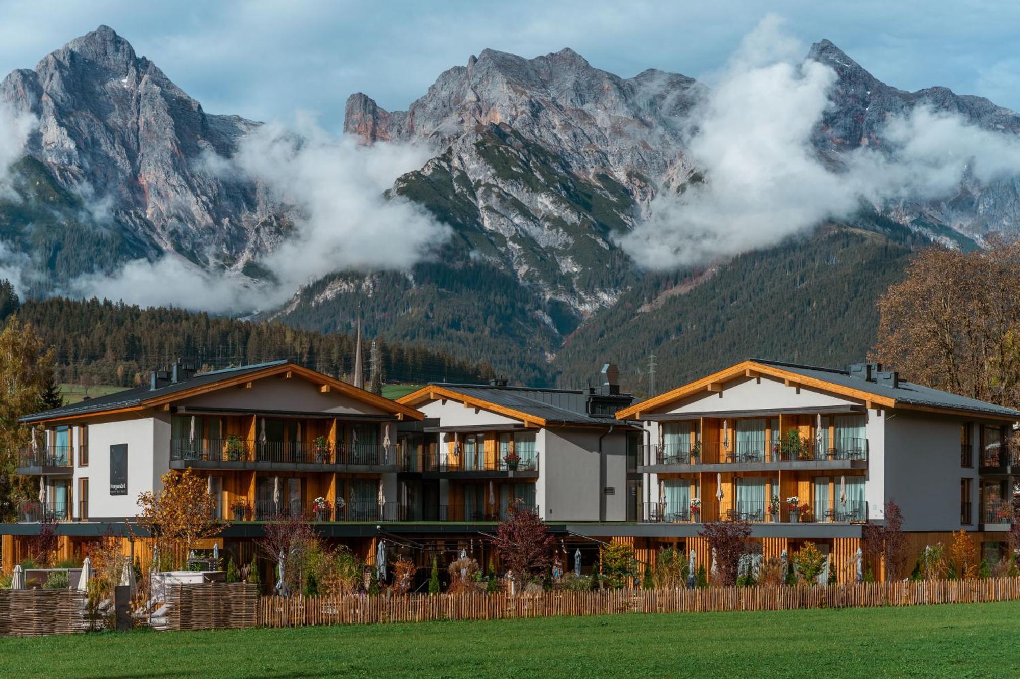 Wellness Und Brunch Morgenzeit Beheizter Naturpool Mit Sandstrand Genuss Fruehstueck Bis 13 Uhr Hochkoenig Sommercard