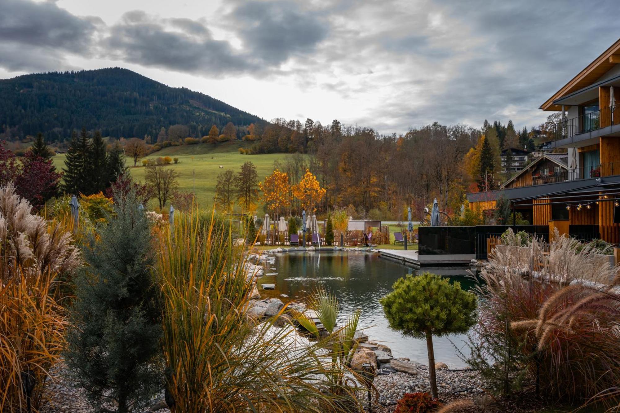 Wellness Und Brunch Morgenzeit Beheizter Naturpool Mit Sandstrand Genuss Fruehstueck Bis 13 Uhr Hochkoenig Sommercard Hotel