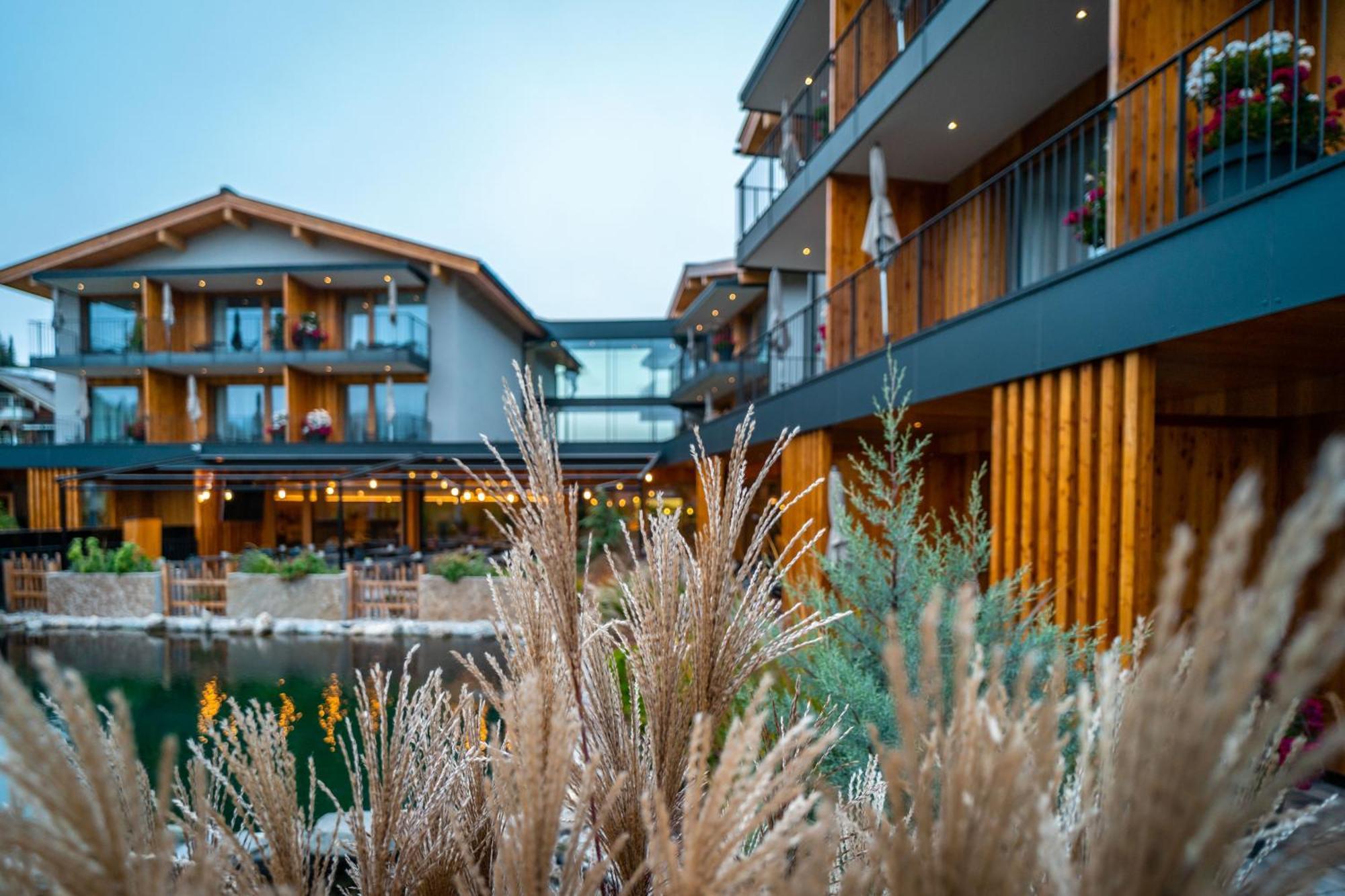 Hotel Wellness Und Brunch Morgenzeit Beheizter Naturpool Mit Sandstrand Genuss Fruehstueck Bis 13 Uhr Hochkoenig Sommercard Maria Alm am Steinernen Meer