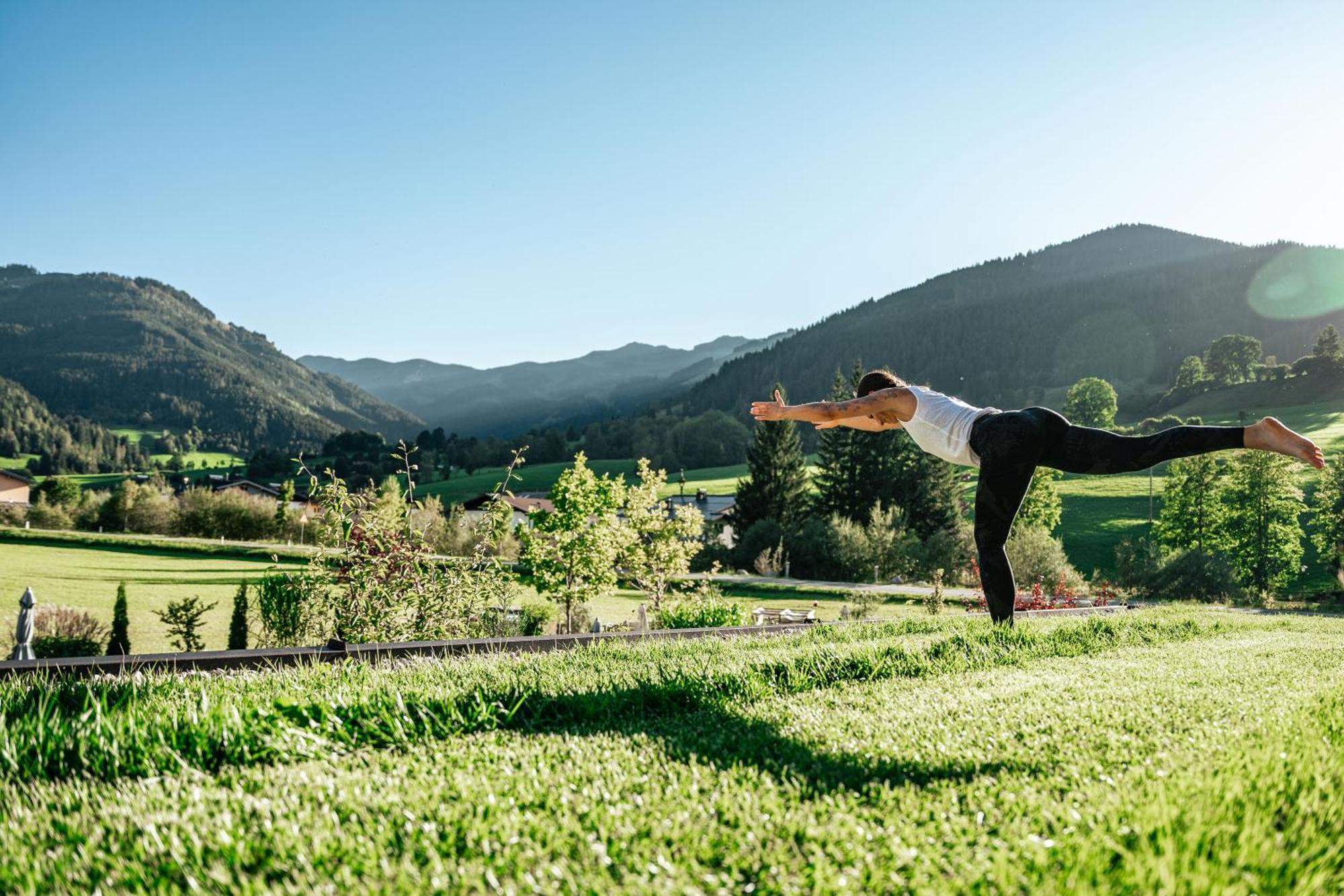 Wellness Und Brunch Morgenzeit Beheizter Naturpool Mit Sandstrand Genuss Fruehstueck Bis 13 Uhr Hochkoenig Sommercard Hotel